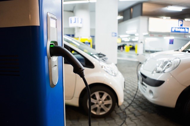 Charging an Electric Car in a Couple of Minutes