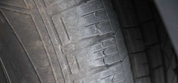 tyre damage tread feathering