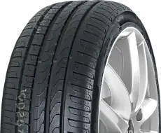 Close-up of the tread Pirelli P7 Cinturato (P7C1)