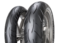 Close-up of the tread Metzeler Sportec M5 Interact 160/60ZR17 (69 W) Rear TL M/C